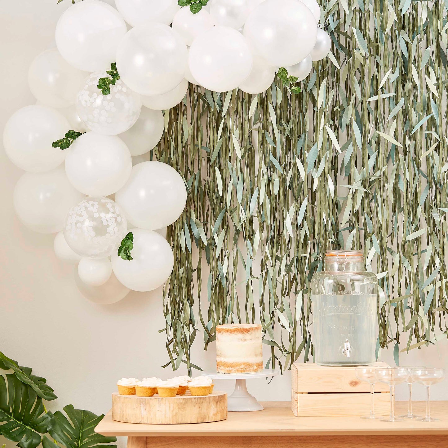 arco di palloncini con foglie - bianco