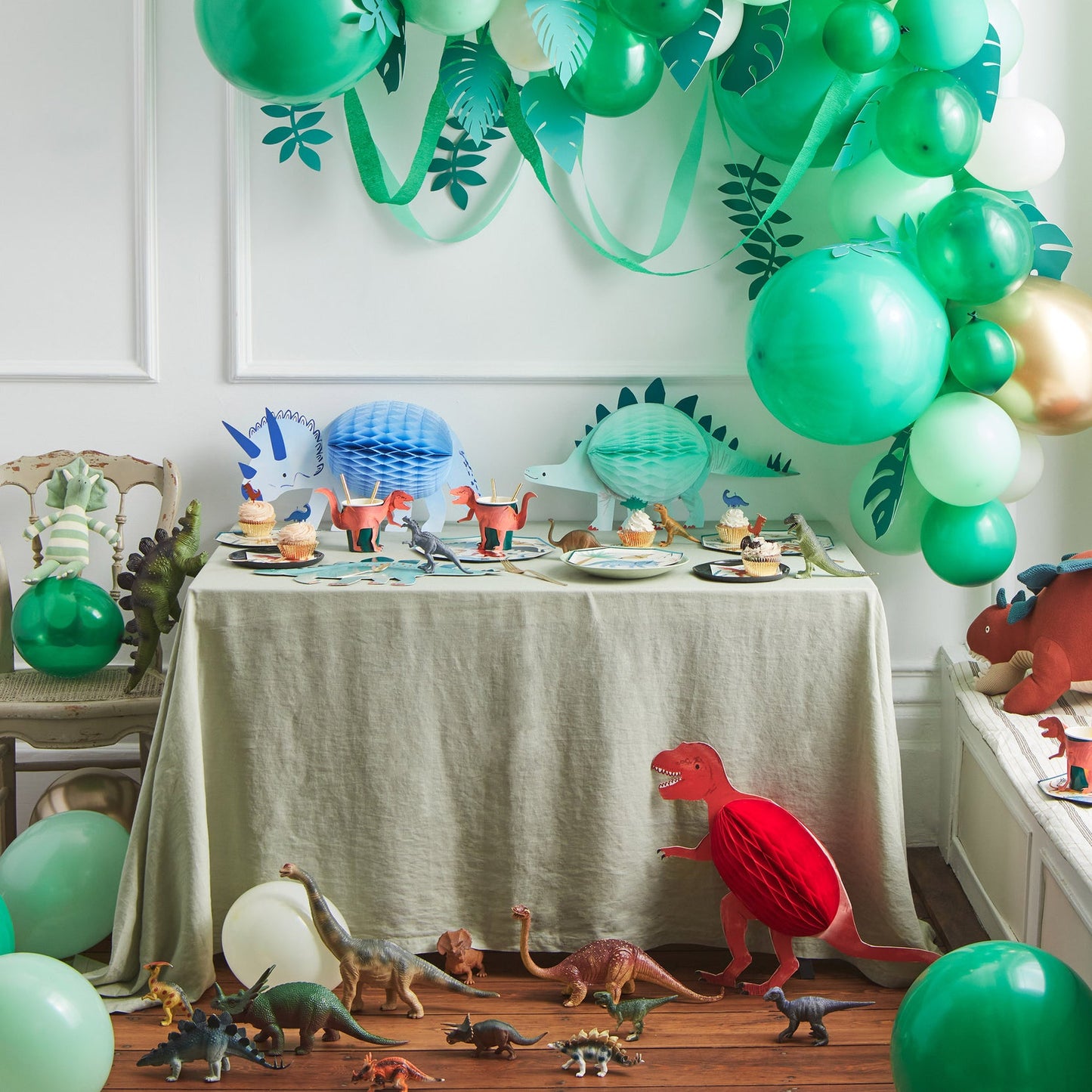 Unique Party Supplies 73885 - Piatti di carta da 23 cm, motivo dinosauri e verdi, confezione da 8 pezzi Unique Party Supplies 73885 - Piatti di carta da 23 cm, motivo dinosauri e verdi, confezione da 8 pezzi