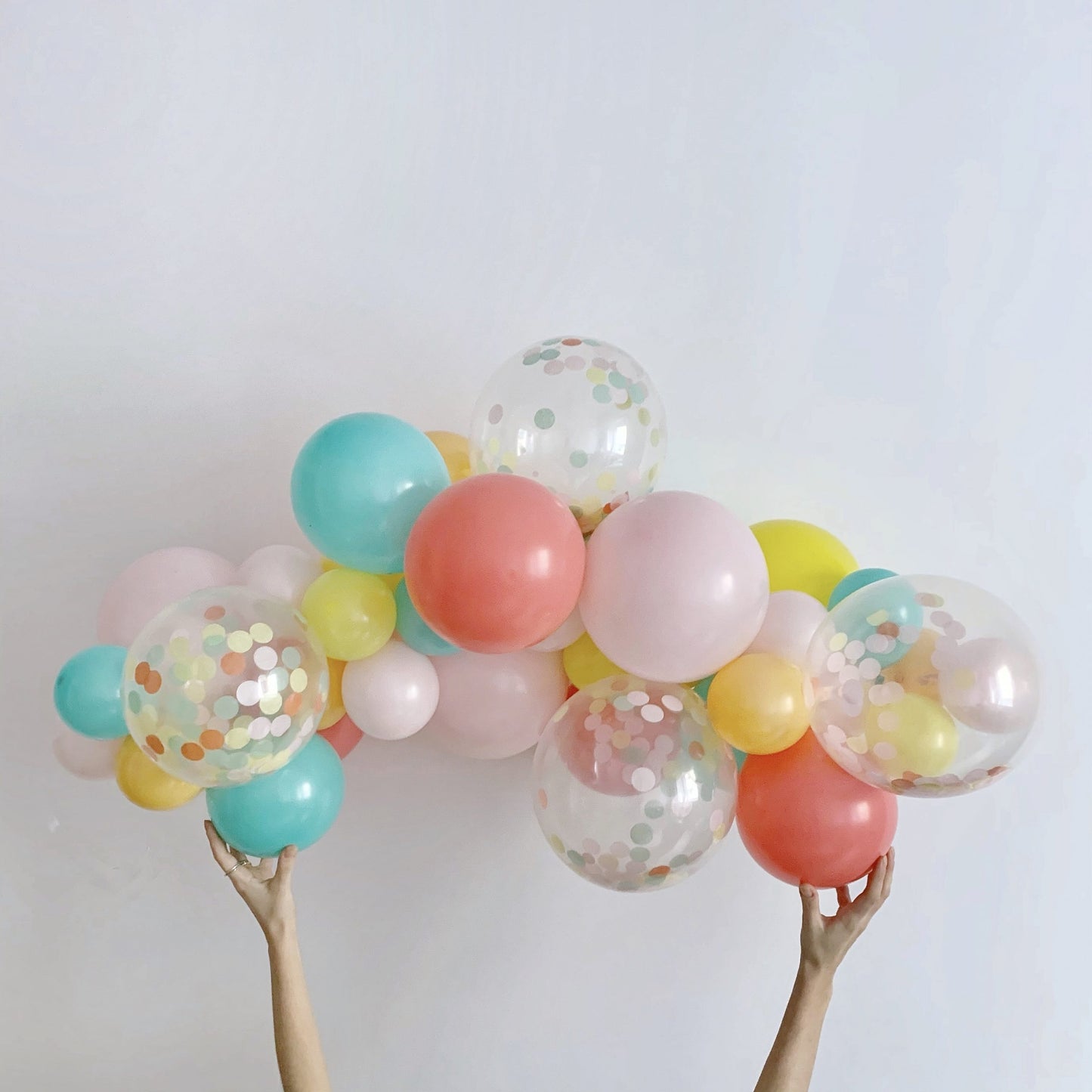 arco di palloncini - multicolor coriandoli